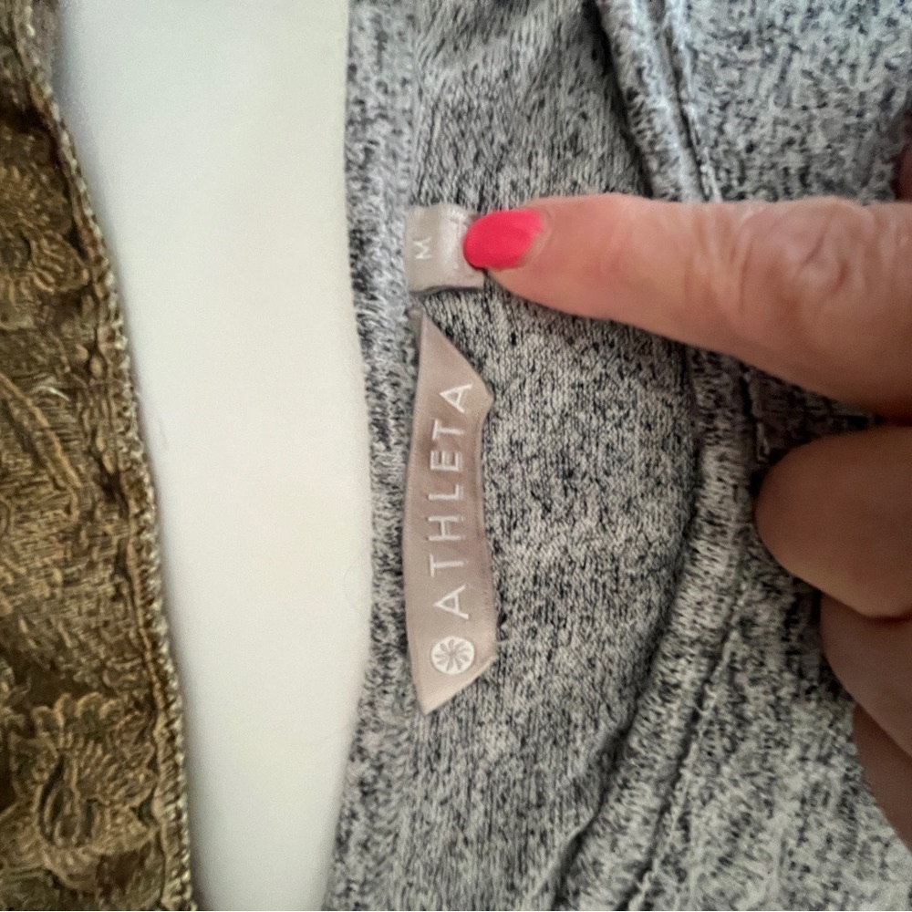 Athleta Luxe Pose Lightweight Top Heathered Gray size M - Picture 4 of 5